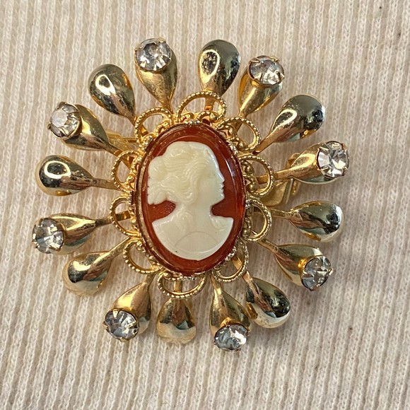 Cameo Brooch Victorian Revival Rhinestone Gold Tone Frame Lady Profile - Picture 1 of 10
